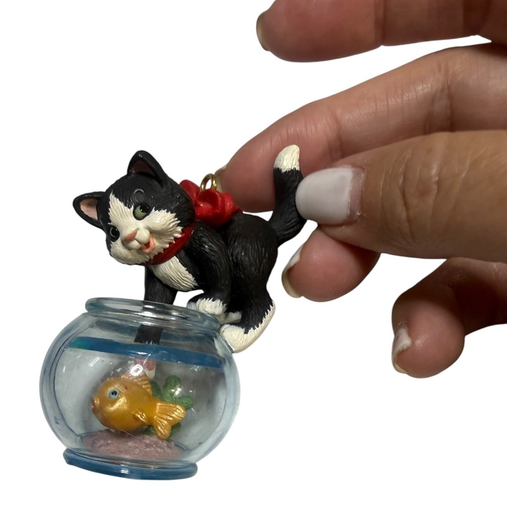 1999 Hallmark Keepsake Mischievous Kittens Ornament Tuxedo Cat Fishbowl QX6427